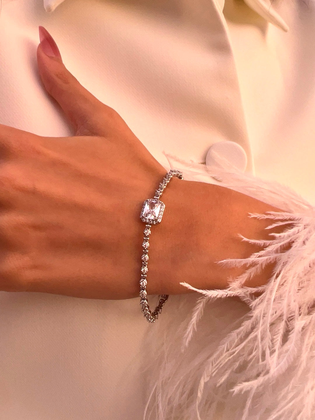 DIAMOND CUBE ARMBAND