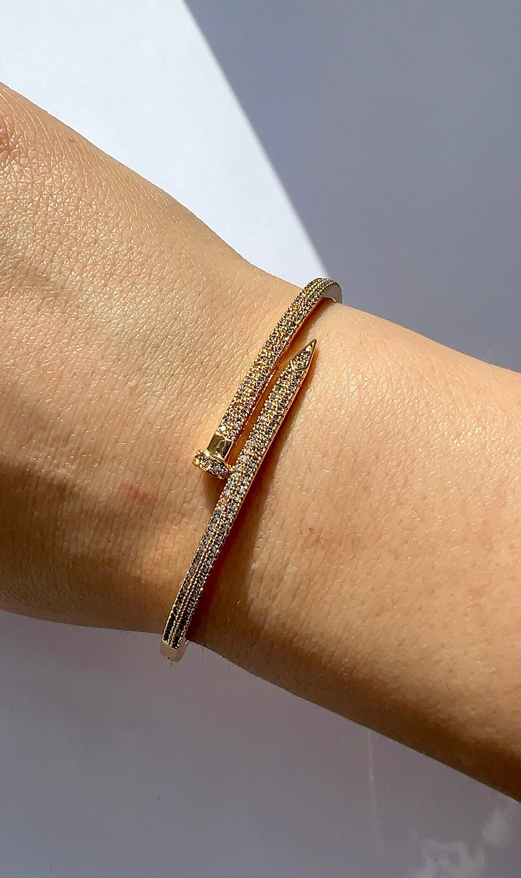 Shiny Nagel Armreif Zirkonia