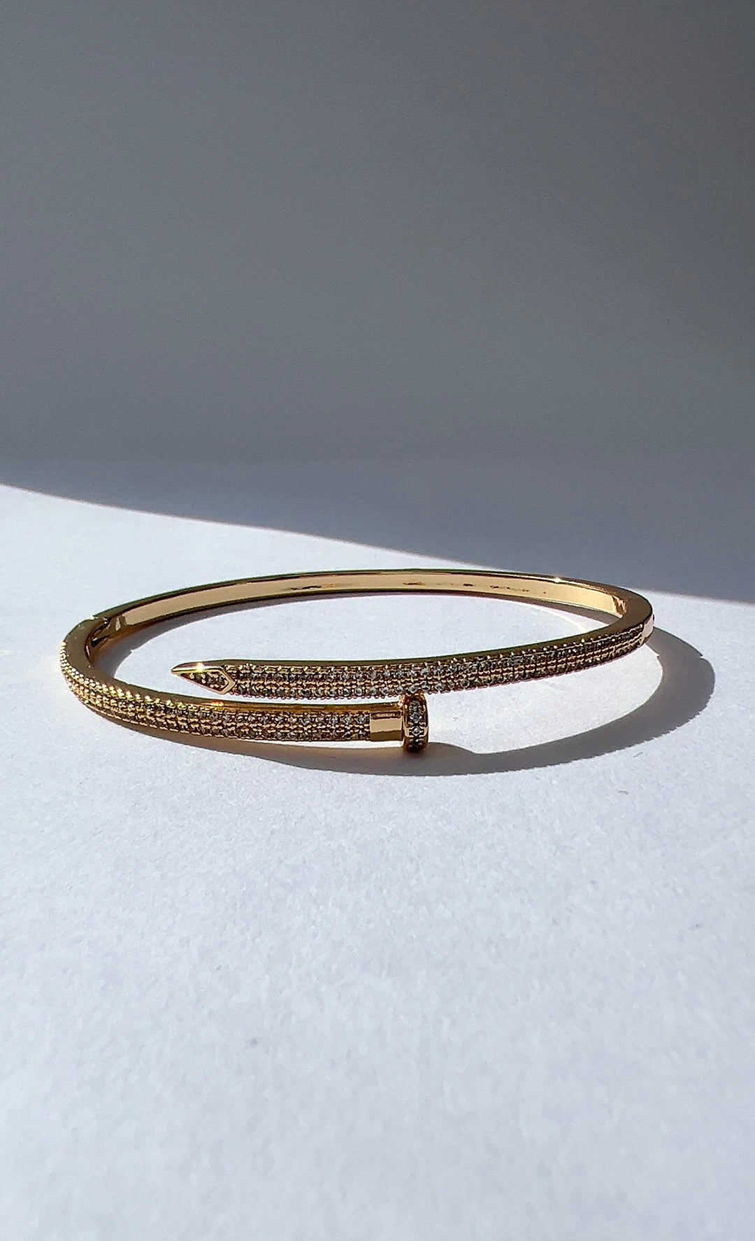 Shiny Nagel Armreif Zirkonia